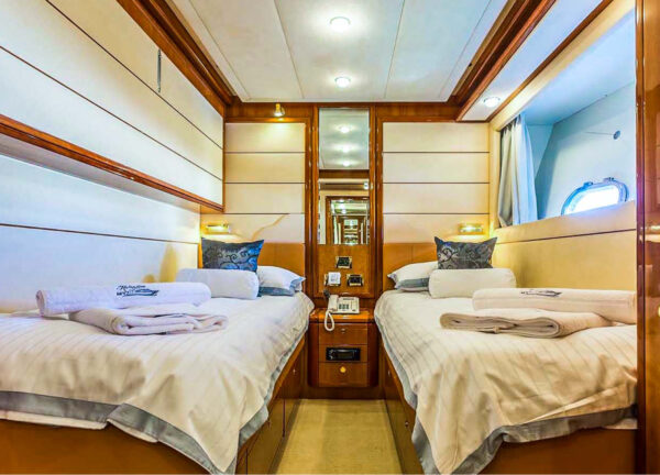 charter yacht ferretti 880 katariina double cabin