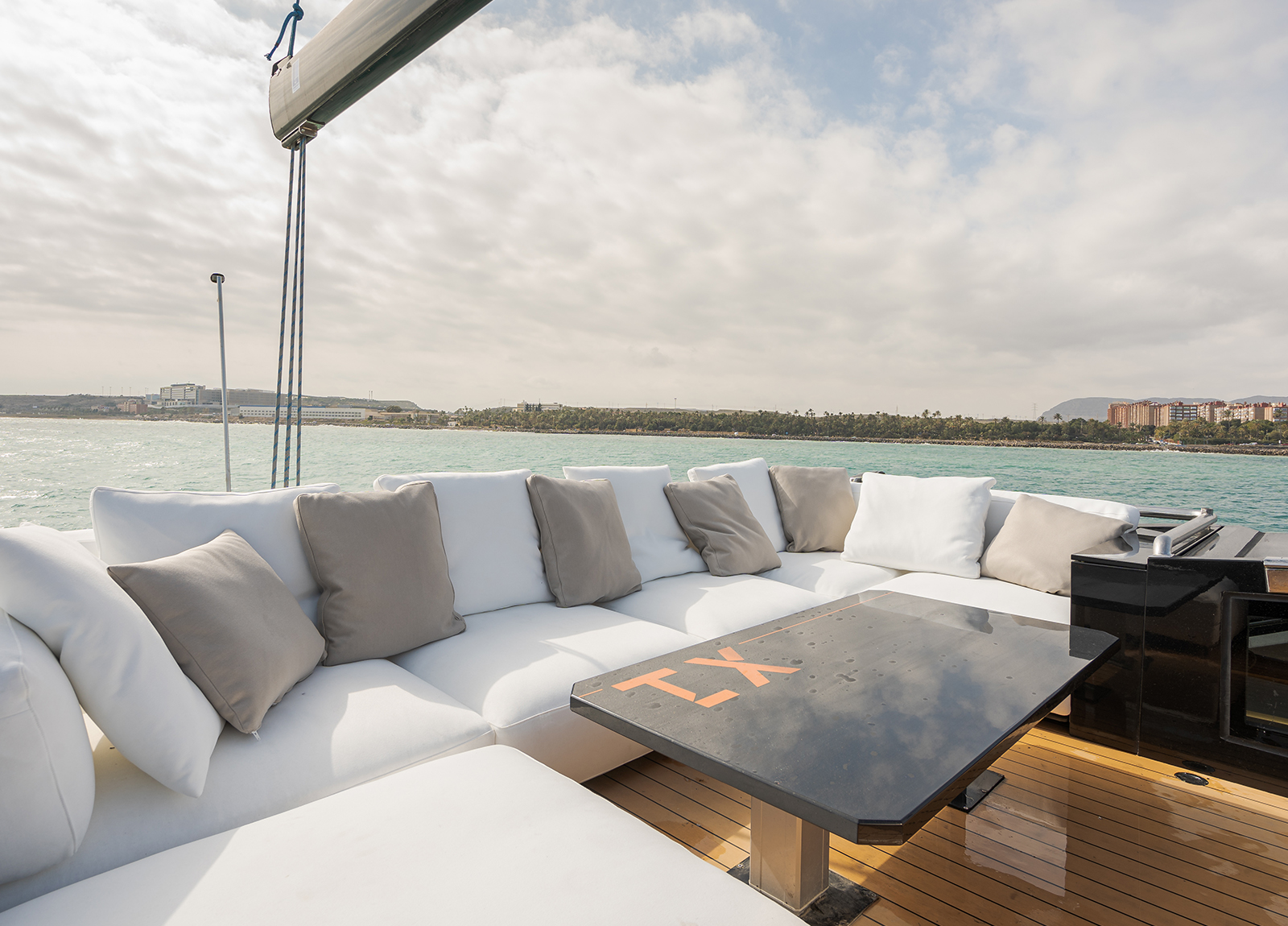 trimaran hanstaiger x1 outdoor lounge