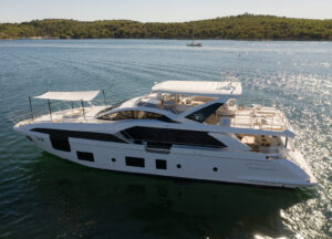 yacht azimut grande 27 metri dawo charter