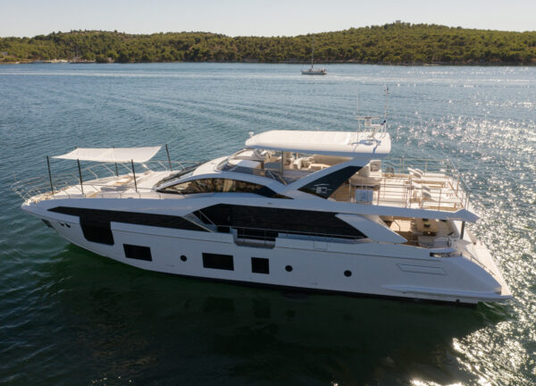 yacht azimut grande 27 metri dawo charter