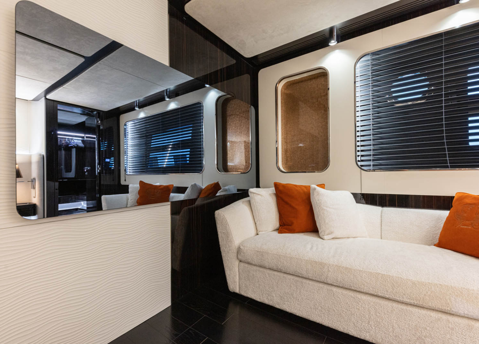 yacht charter italien rizzardi 90 cosy