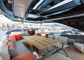 yacht charter italien rizzardi 90 essbereich