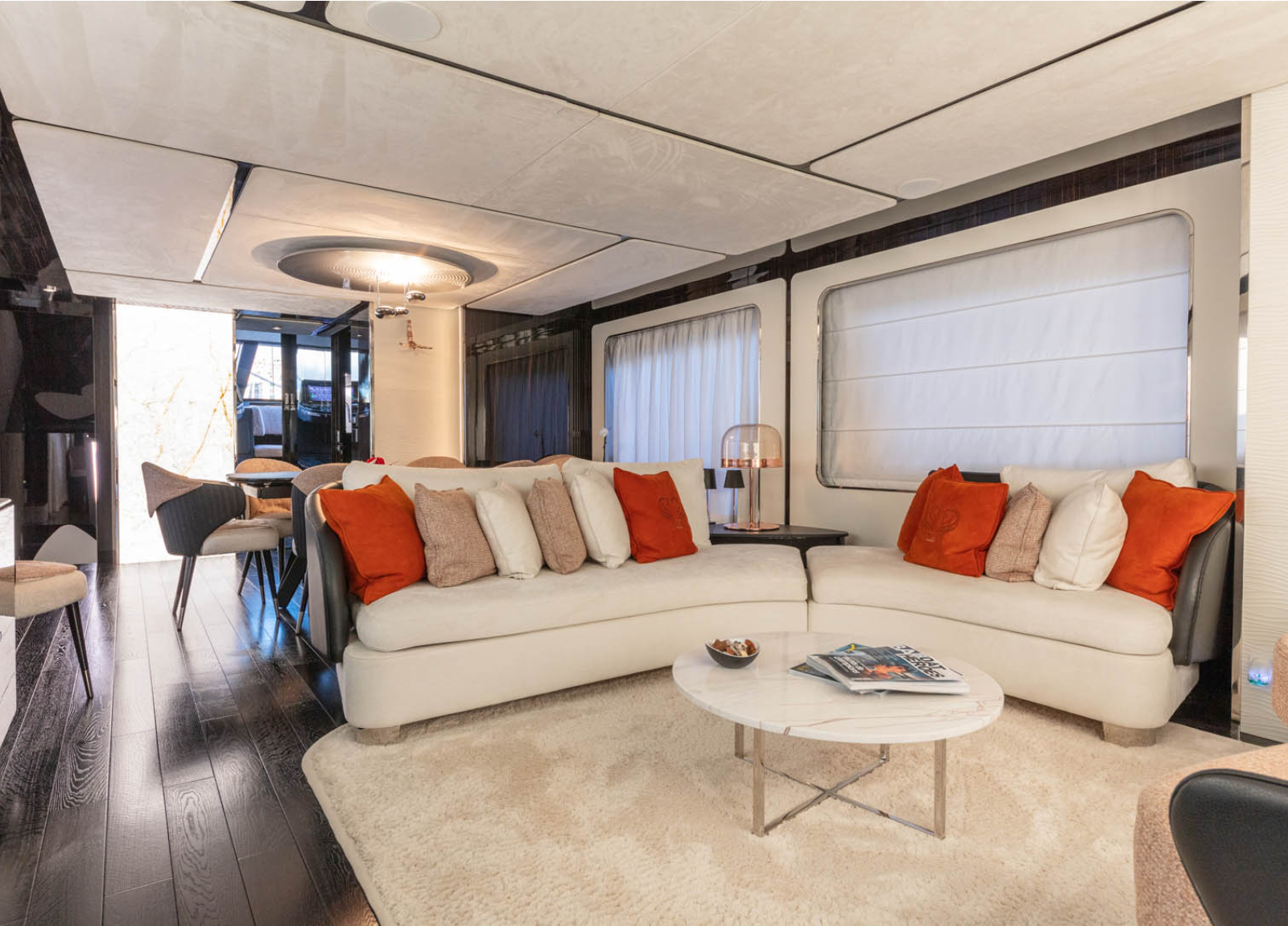 yacht charter italien rizzardi 90 salon