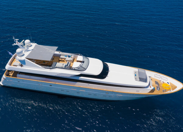 charter yacht cantieri di pisa akhir 100 shooting star anchor