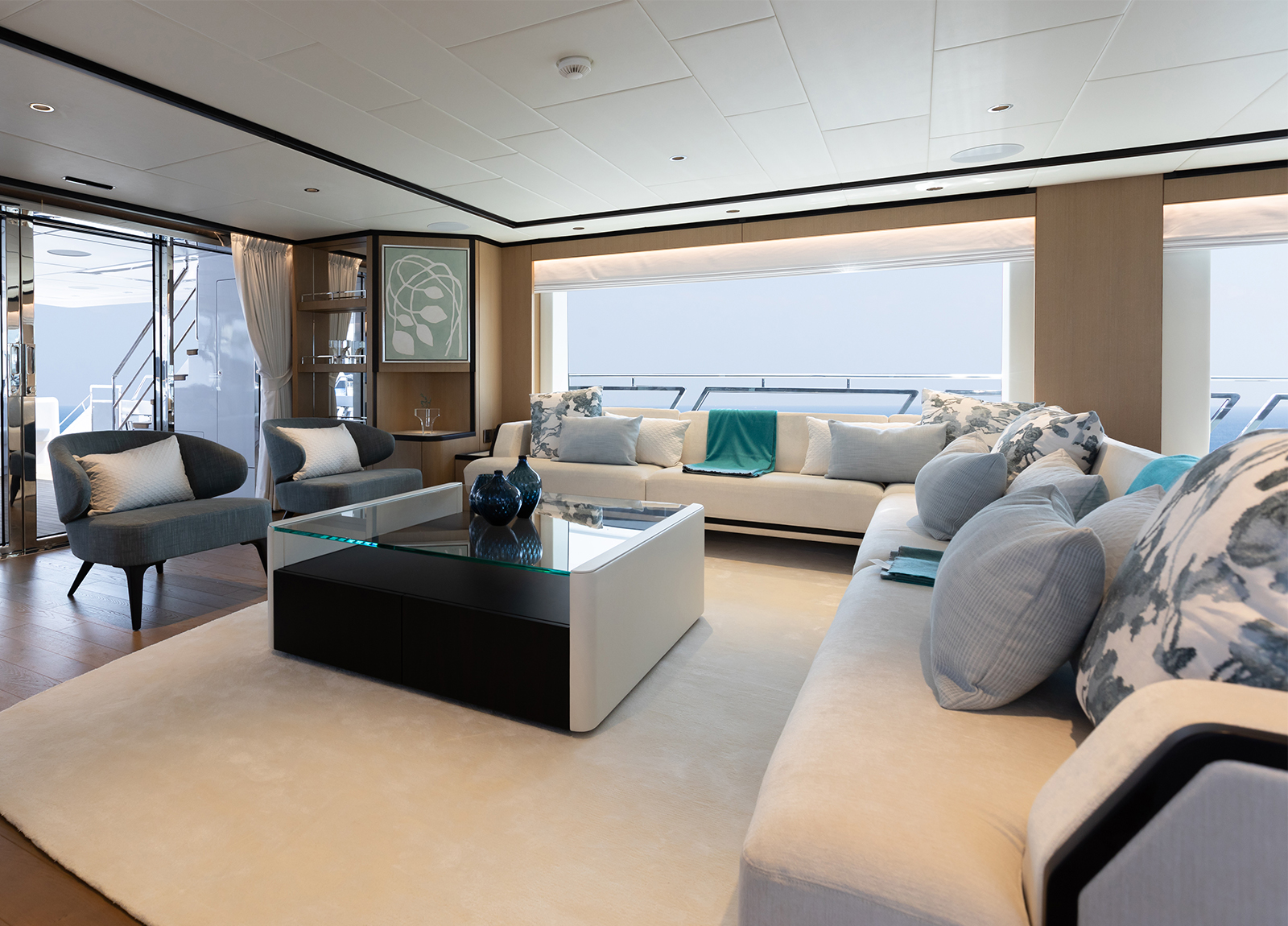 charter yacht majesty 120 olivia salon