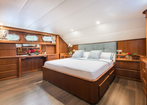 crn ancona 34m cabin