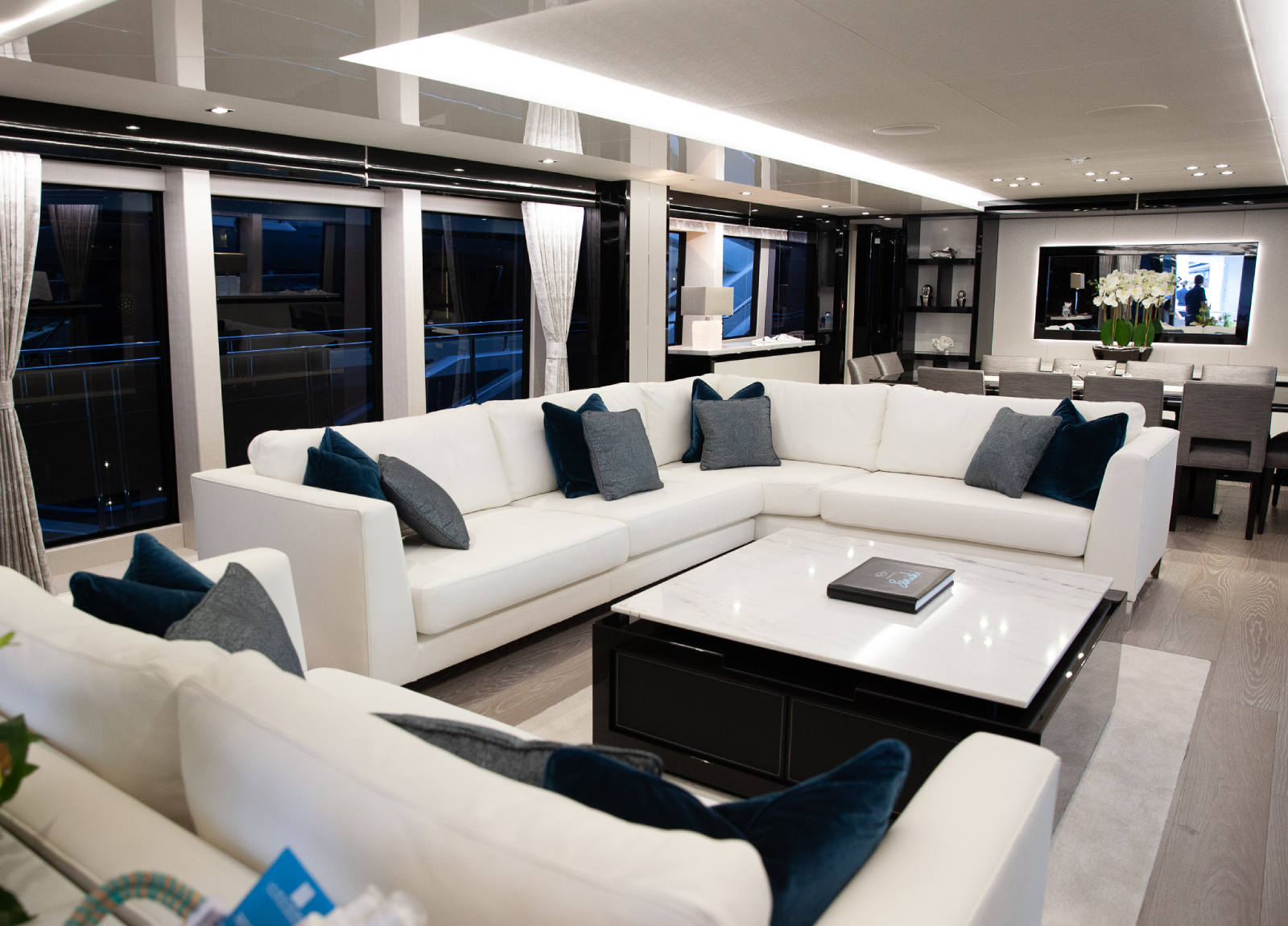 sunseeker 131 sonishi lounge