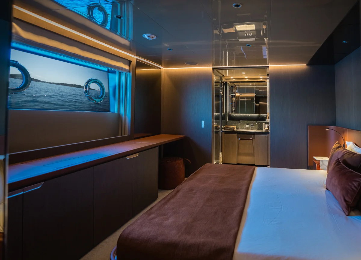 luxusyacht custom line alvium cabin