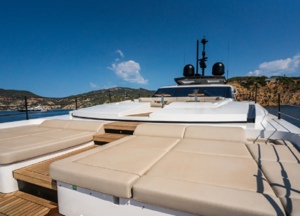 luxusyacht custom line alvium sunlounger