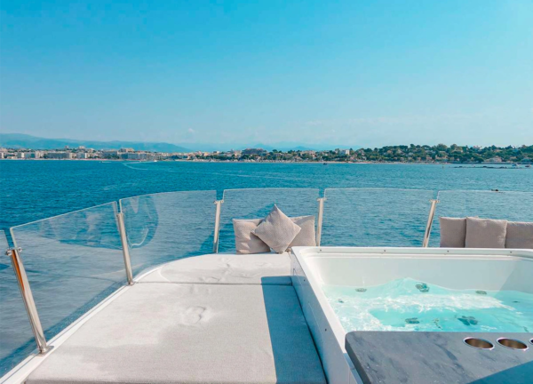 sanlorenzo 34m tiny wave jacuzzi