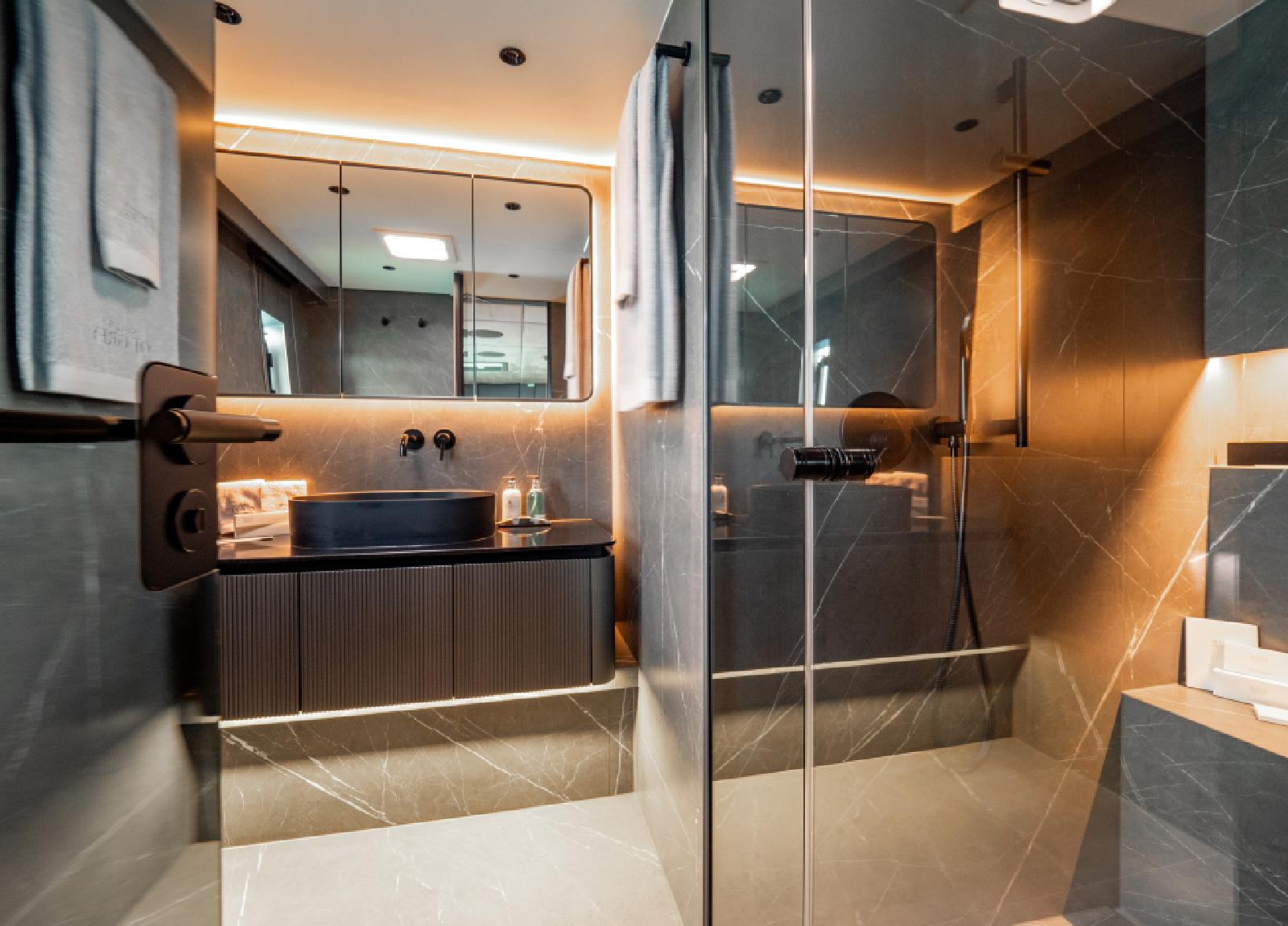Bathroom ShadesofGrey