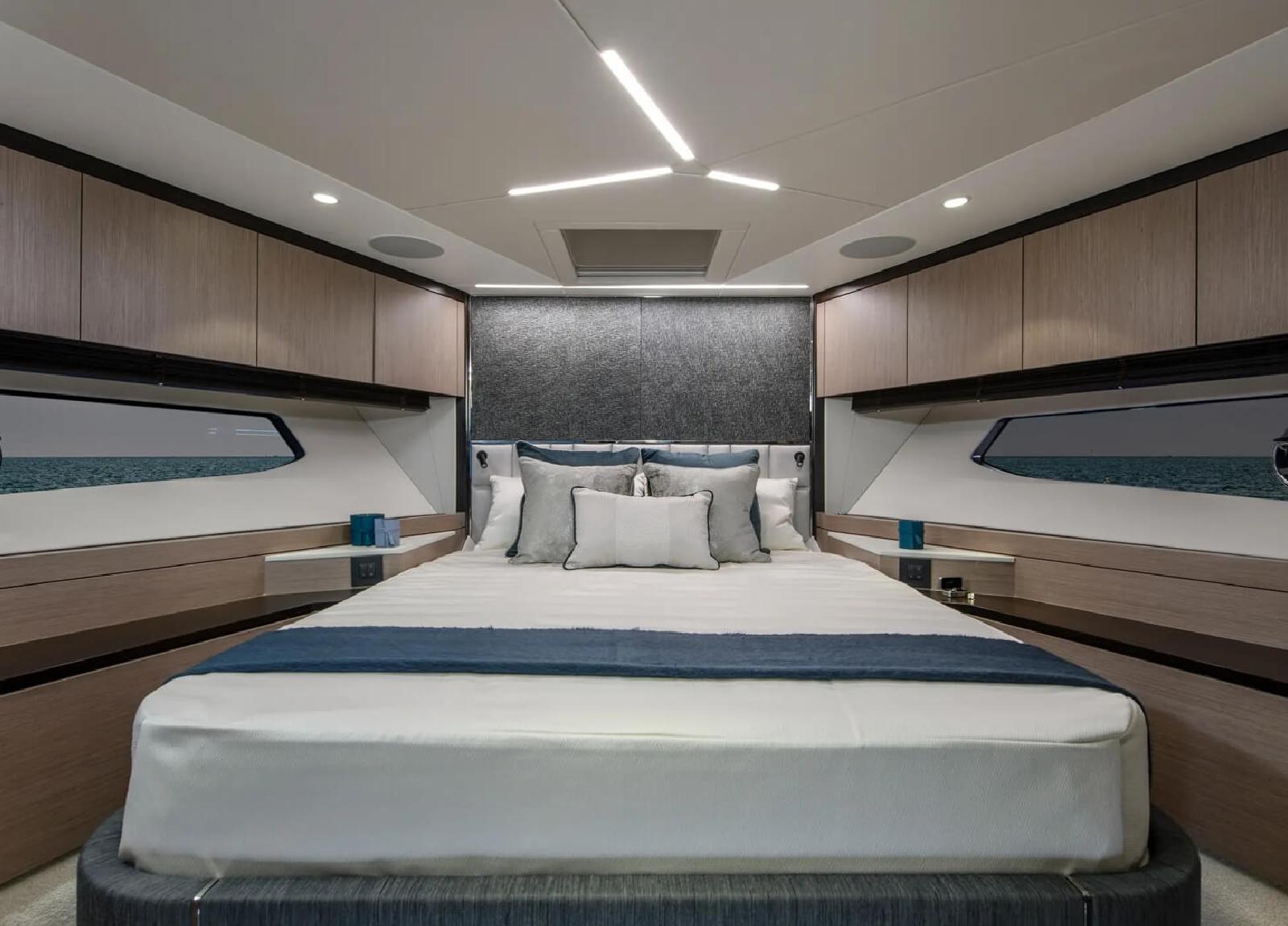 Apollo Motoryacht Schlafzimmer