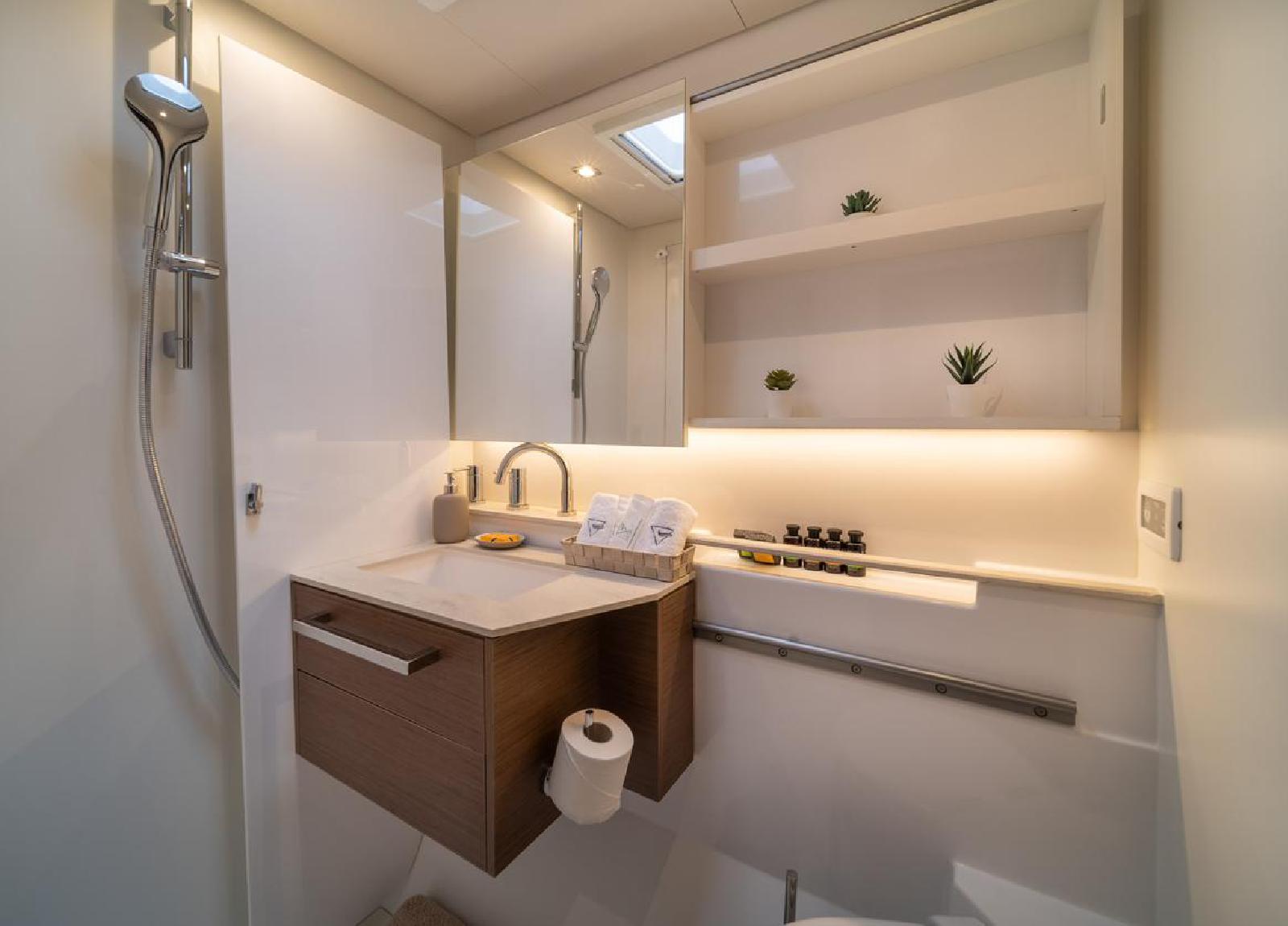 Bathroom Hydrus