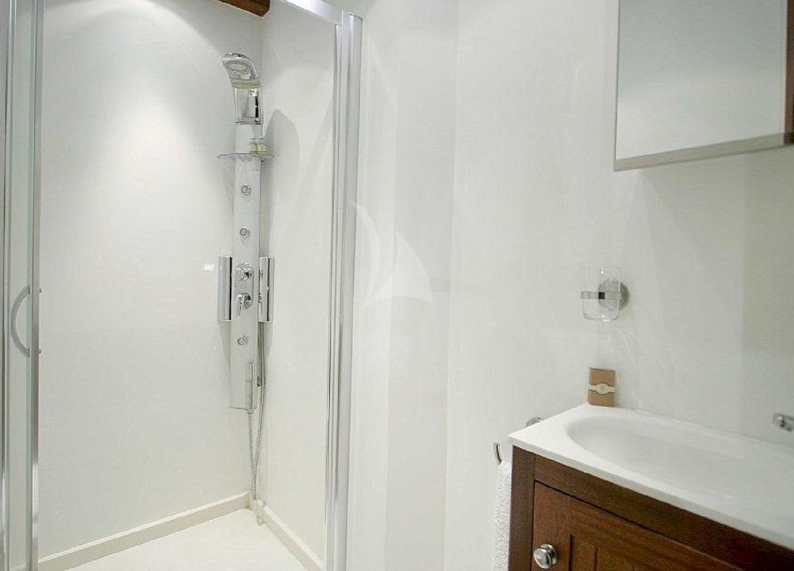 Bathroom Matina