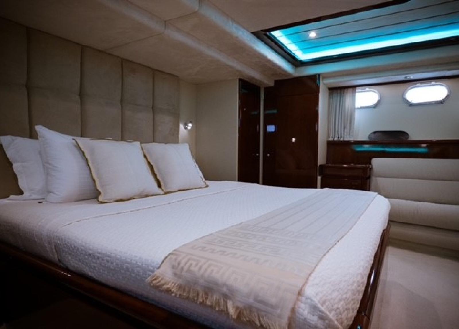 Hasard motoryacht Schlafzimmer