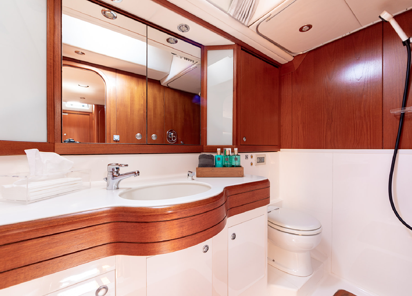 Bathroom Caveo