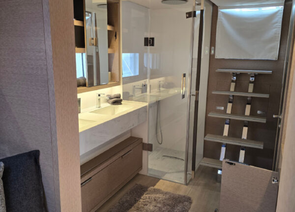 Bathroom Lagoon Sixty 5