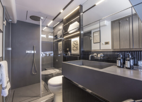 Bathroom Pearl 82