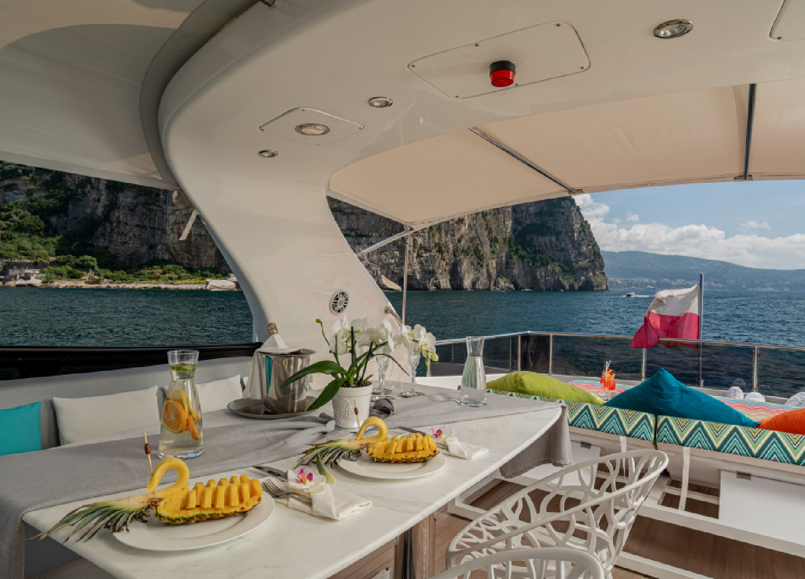 Gemini3 Motoryacht Deck