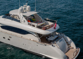 Gemini3 Motoryacht from the back