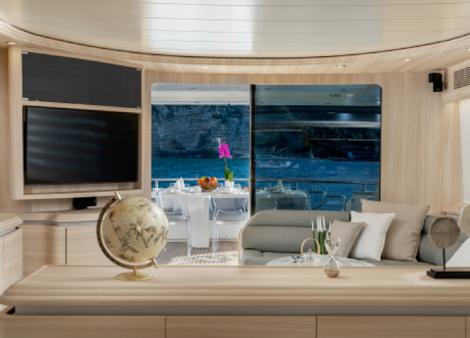 Gimini 3 lounge view