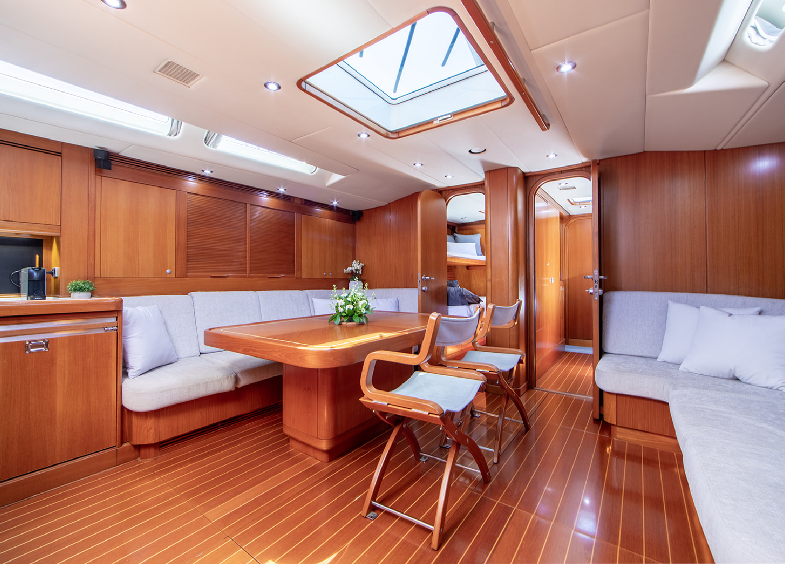 Interior Caveo Sailingyacht