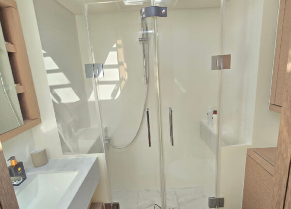 Lagoon Sixty 5 badezimmer