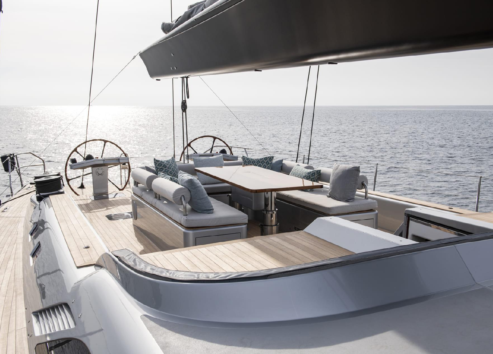 Onyx Sailingyacht Deck