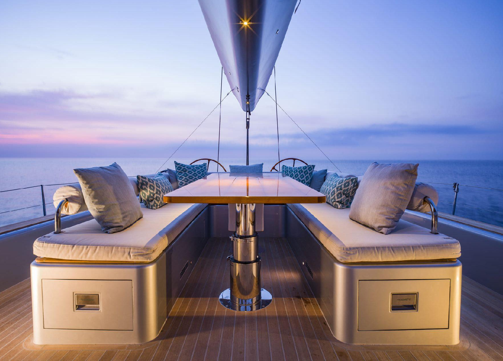 Onyx Sailingyacht deck
