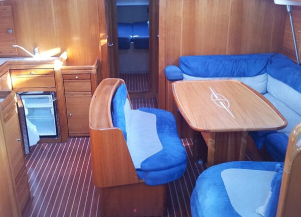 bavaria 46 Segelyacht Salon