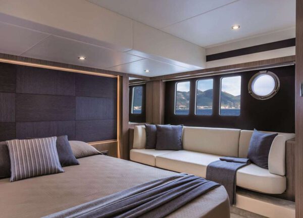 Kabine Motoryacht absolute 52 fly ht 2019