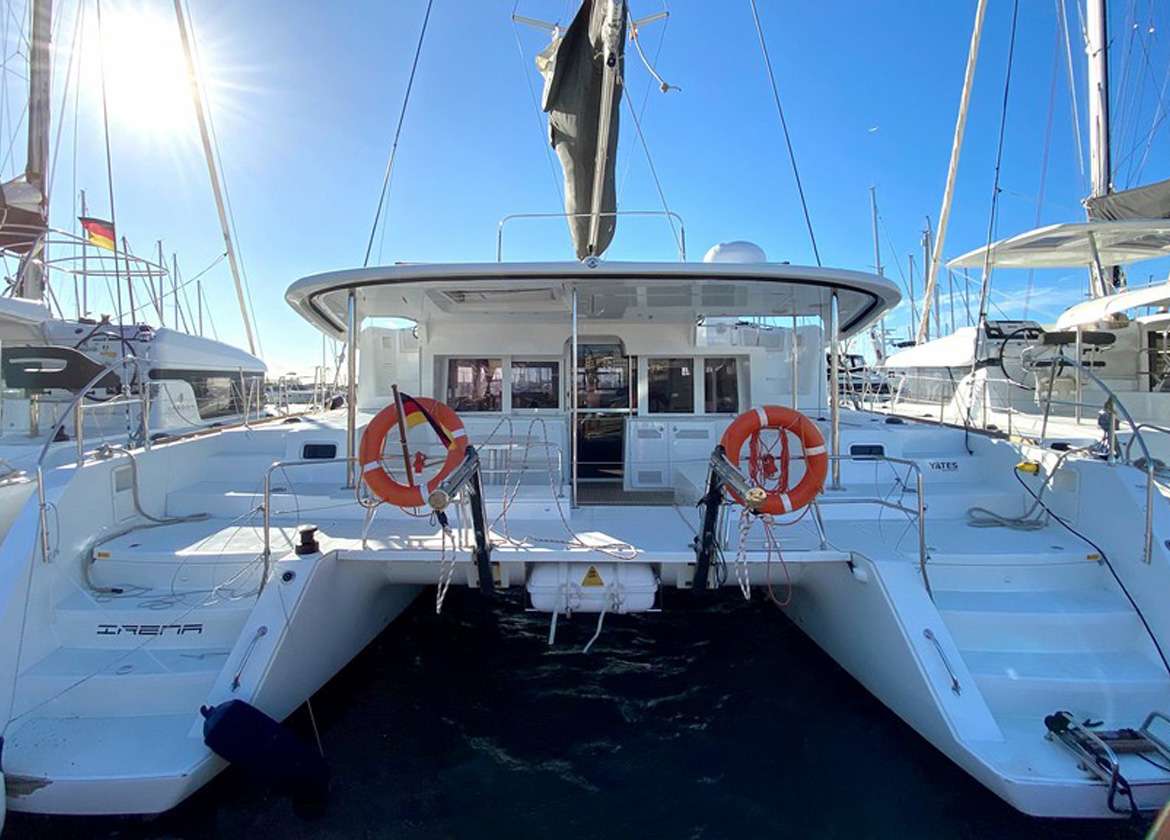 Heck Katamaran lagoon 450 f 2018 bareboat charter Mallorca