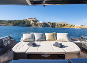 Motoryacht charter pershing 62 ibizasunLounges