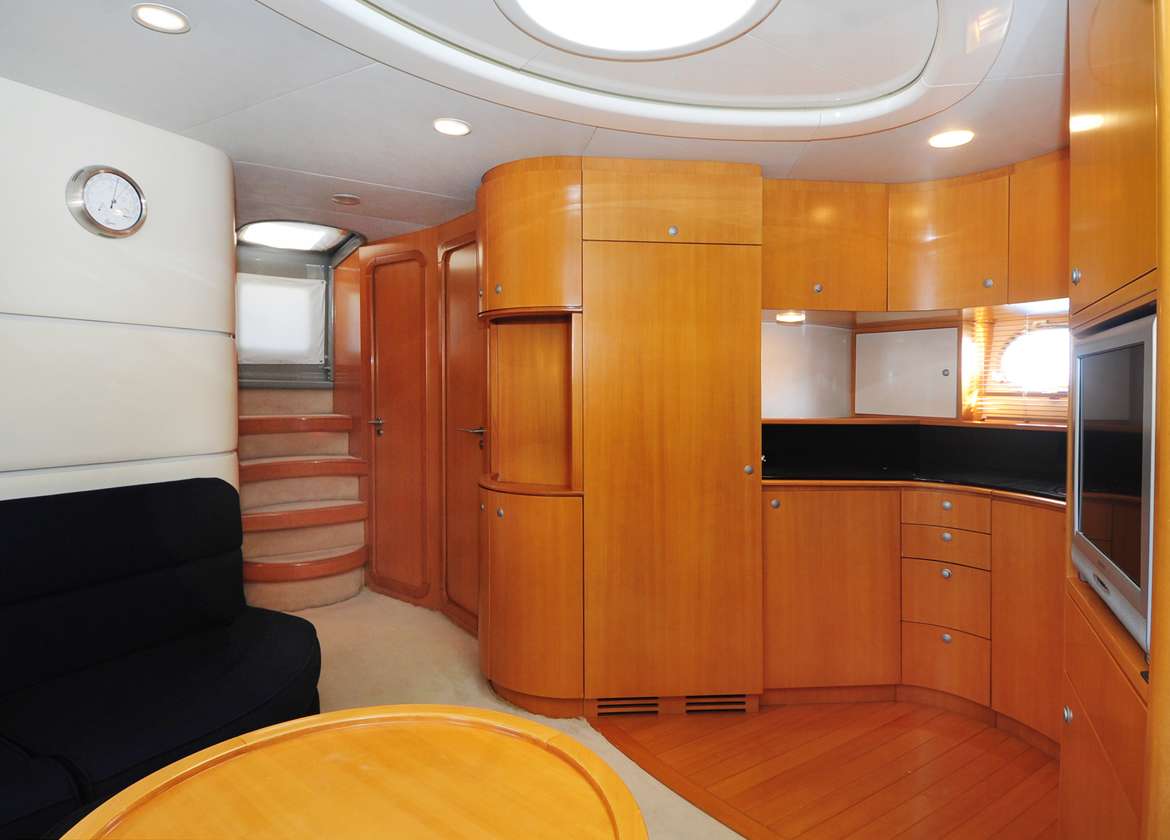Lounge Motoryacht charter baia azzurra 63 Mallorca