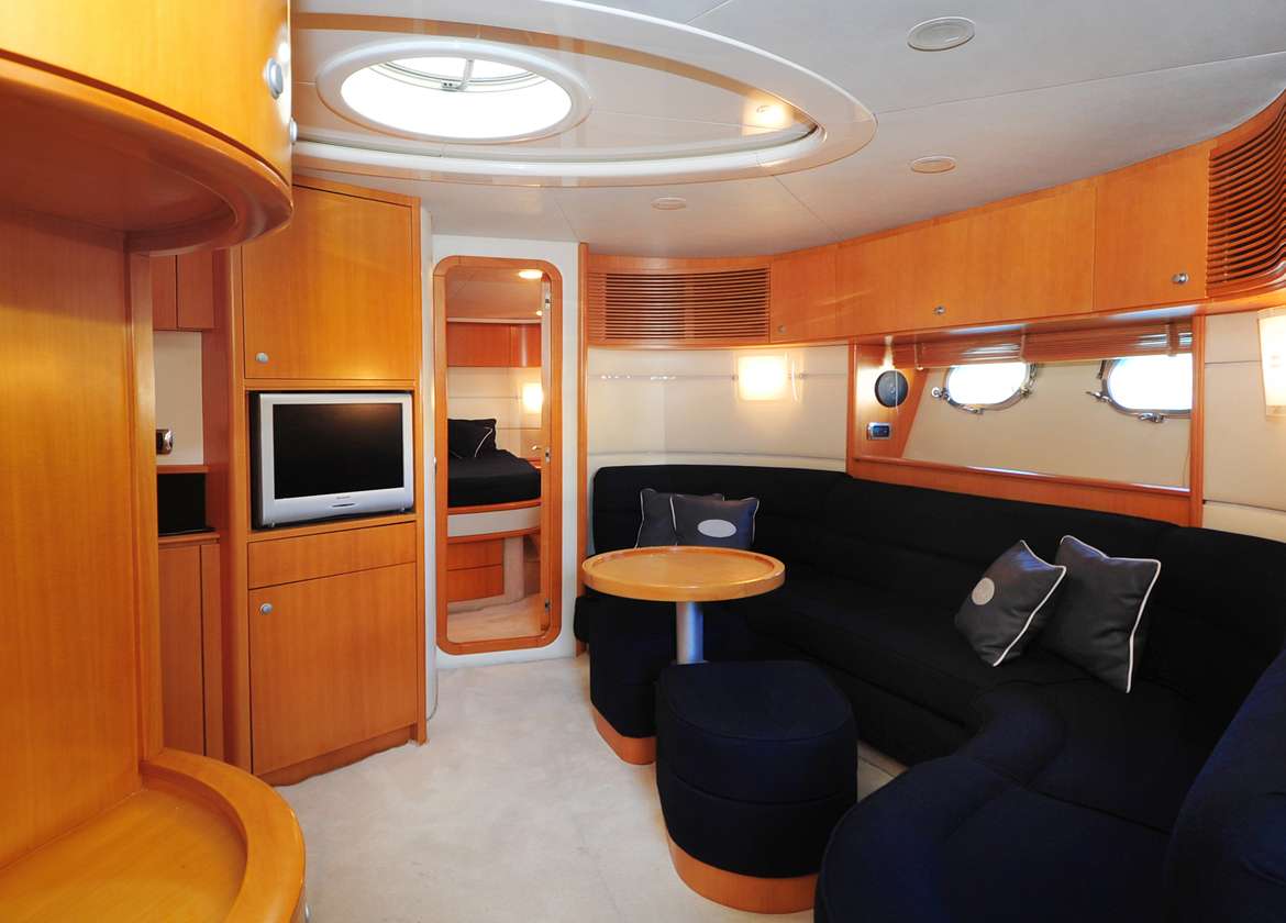 Lounge Motoryacht charter baia azzurra 63