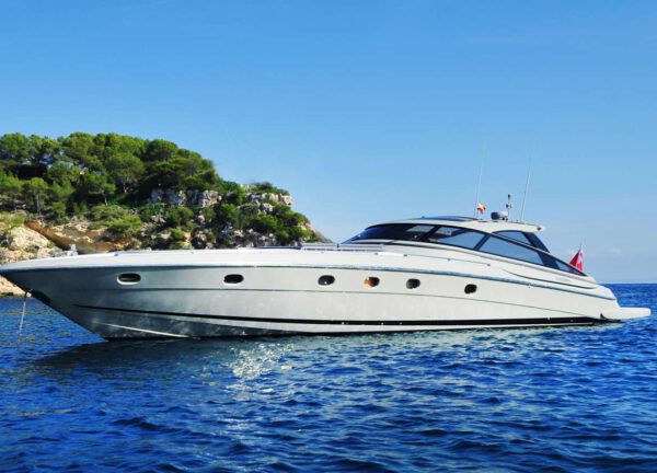 Motoryacht charter baia azzurra 63