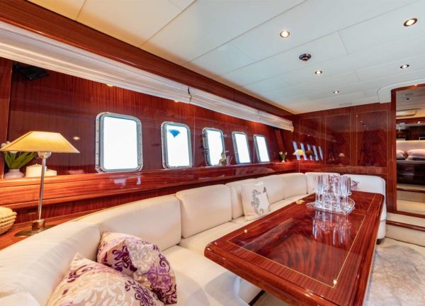 Lounge Motoryacht charter mangusta 72 thats amore
