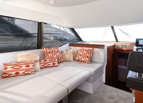 Lounge Motoryacht prestige 420 fly