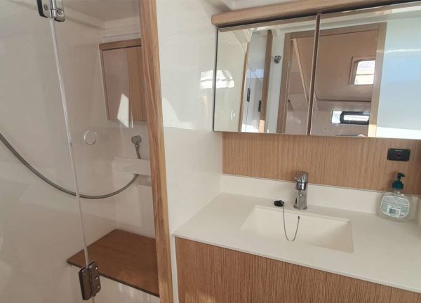 Badezimmer Segelyacht bavaria c45 style Mallorca