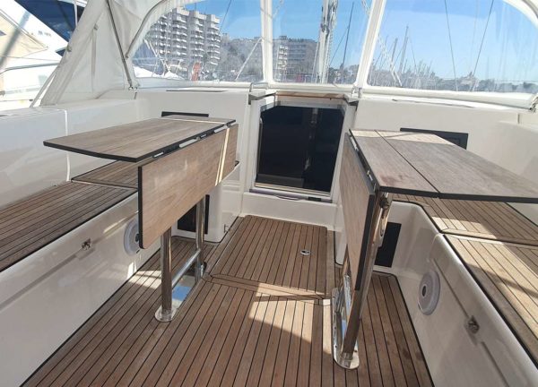 cockpit Segelyacht bavaria c45 style Mallorca