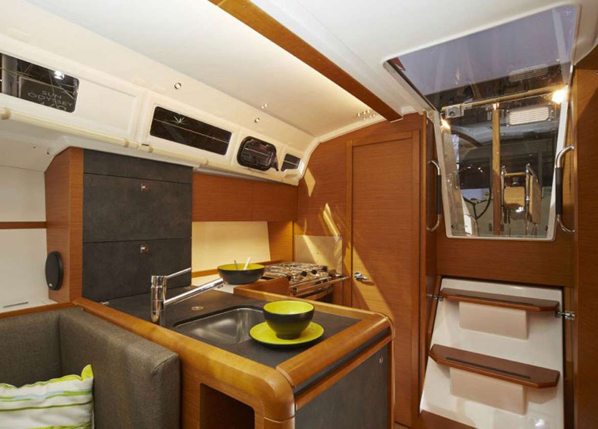 Segelyacht charter sun odyssey 349 2019 Mallorca Lounge