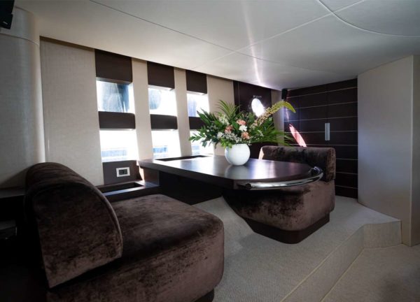 Lounge Motoryacht azimut 68s manzanos Mallorca