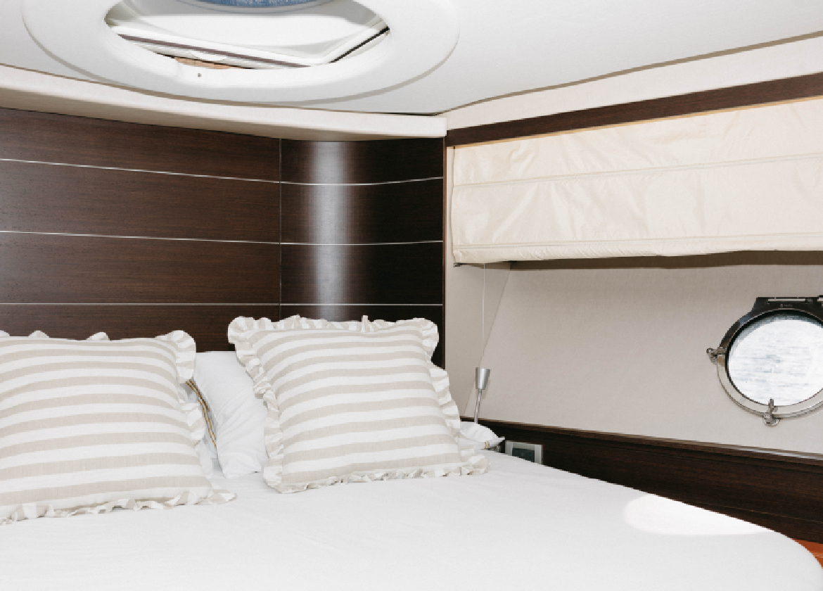 yacht charter azimut86S Kabine