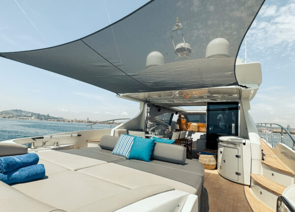 yacht charter azimut86S chillout