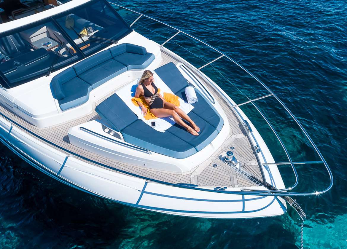 Sonnenbetten Motoryacht charter princess s60 aquavista