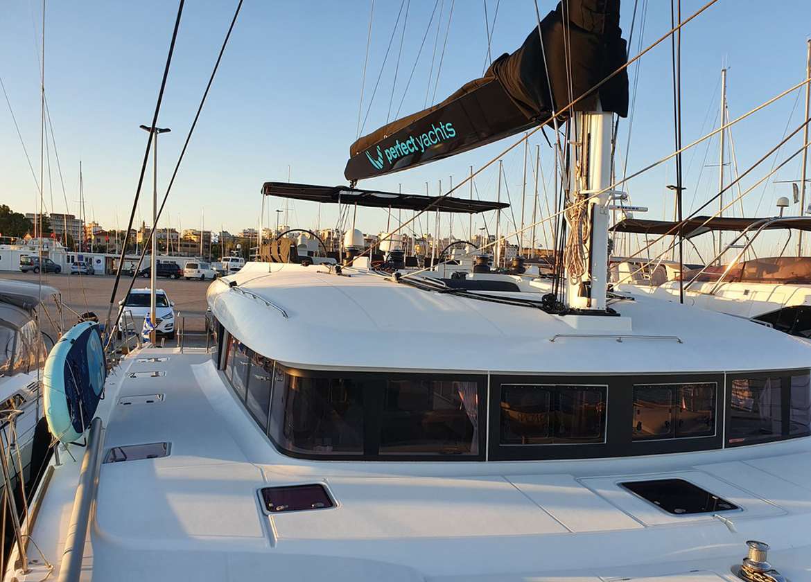 Oberdeck catmaran charter lagoon 620 ibiza