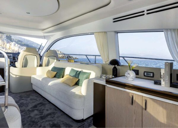 Lounge Motoryacht azimut 53 Mallorca