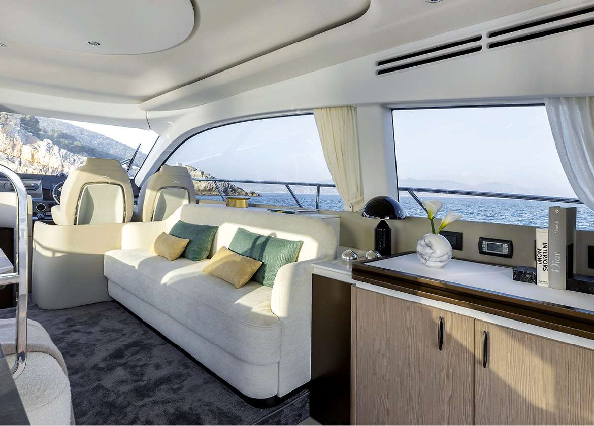 Lounge Motoryacht azimut 53 Mallorca