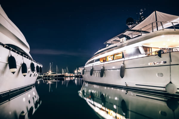 luxury-yacht-harbour