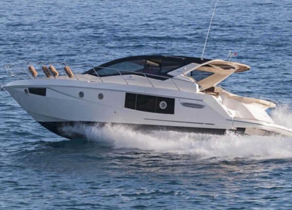 charter yacht cranchi m44ht Mallorca